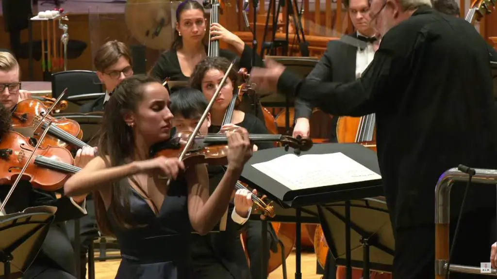 Accompanied by the Royal College of Music Symphony Orchestra, the Turkish violinist Deniz Şensoy performs German Romantic era composer Max Bruch's Violin Concerto No. 1 in G minor, Op. 26, one of the most popular violin concertos in the classical repertoire. Conductor: Martyn Brabbins. This performance was recorded at The Royal College of Music's Amaryllis Fleming Concert Hall in London on November 1, 2024.