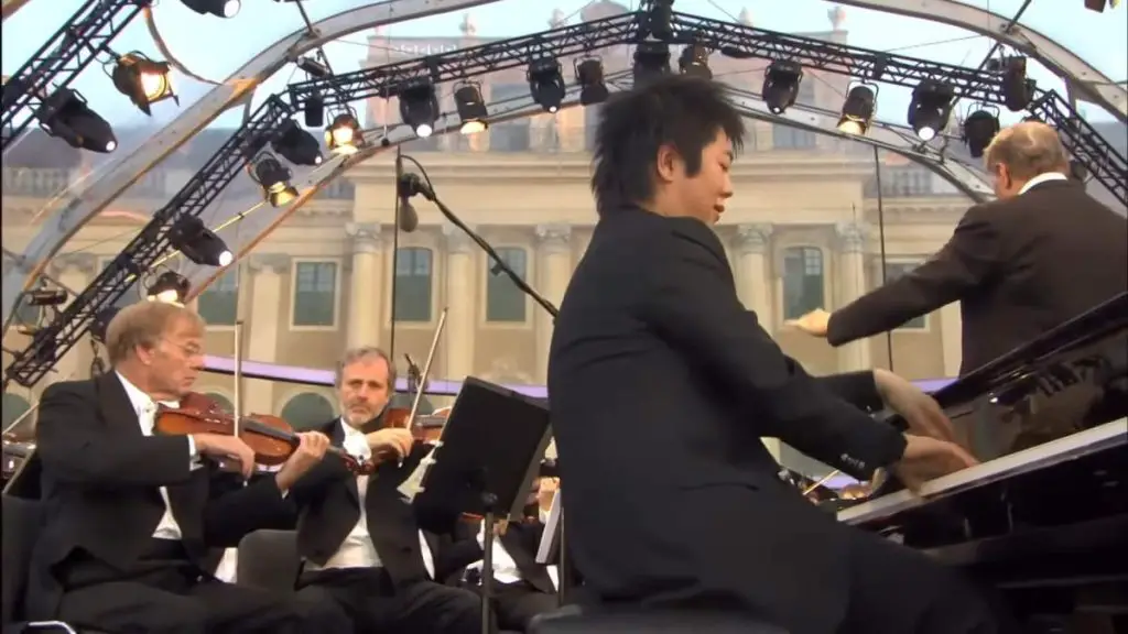 Lang Lang plays Frédéric Chopin's Piano Concerto No. 2