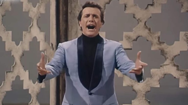 Franco Corelli sings Granada
